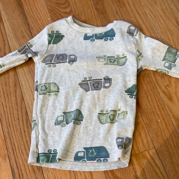 Toddler Garbage Truck PJs (2T) 🚛💤⭐️ - Picture 3 of 6